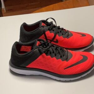 Men’s size 9 Nike sneakers